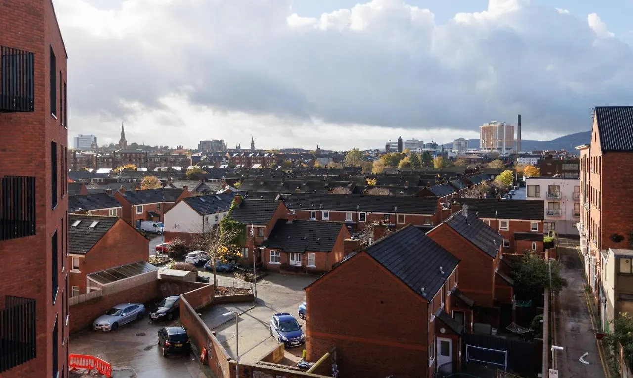 Modern 3 Bedroom Flat In Belfast City Center With Terrace Apartamento